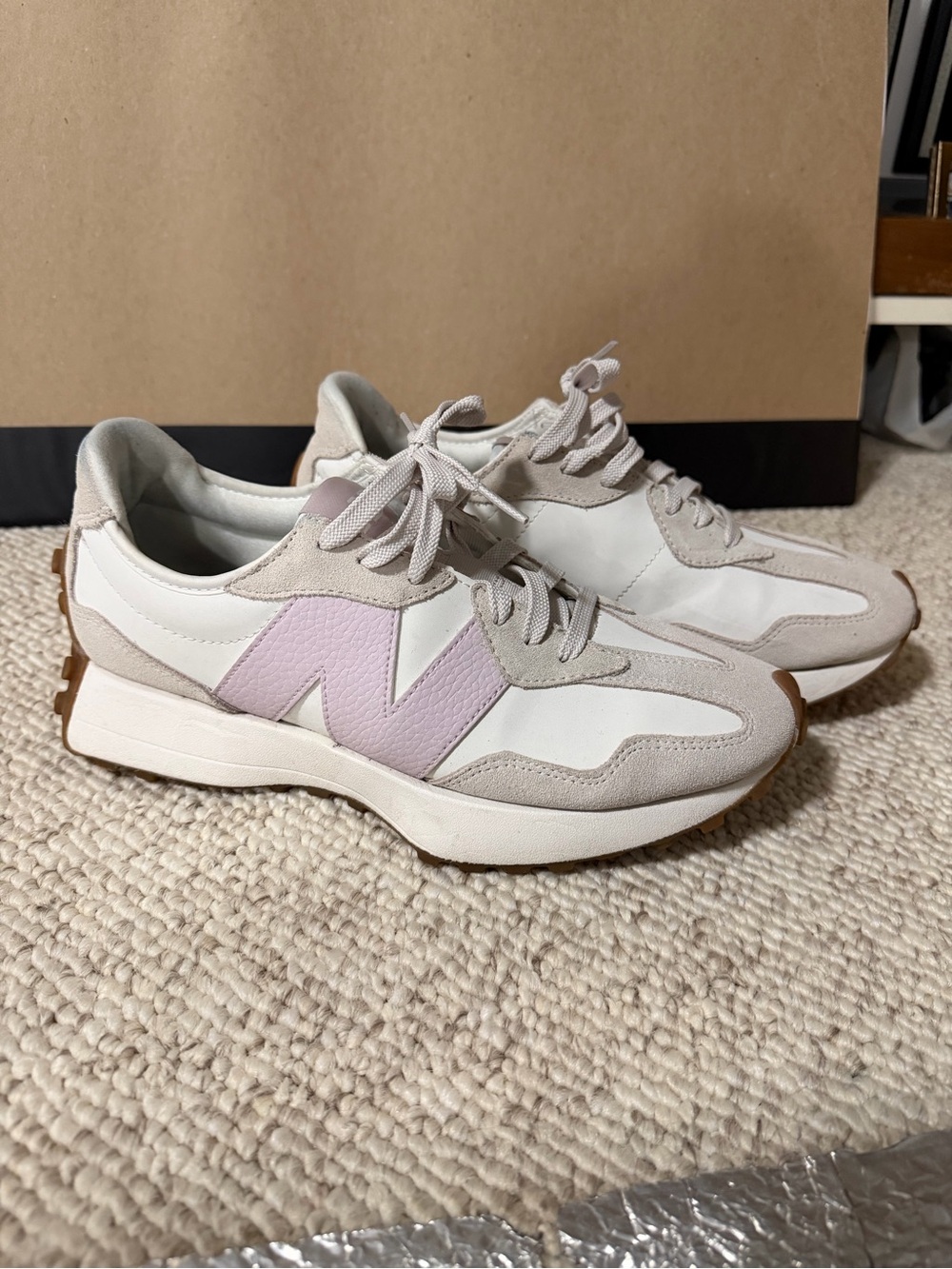 New Balance 327 Women’s White & Light Pink Sneakers Size 11